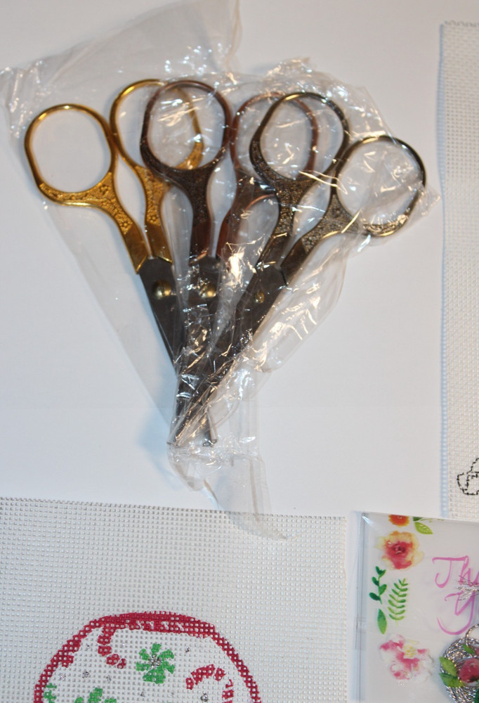Mini Scissors & Thread Case Needlepoint Canvas 18 mesh Christmas Candy