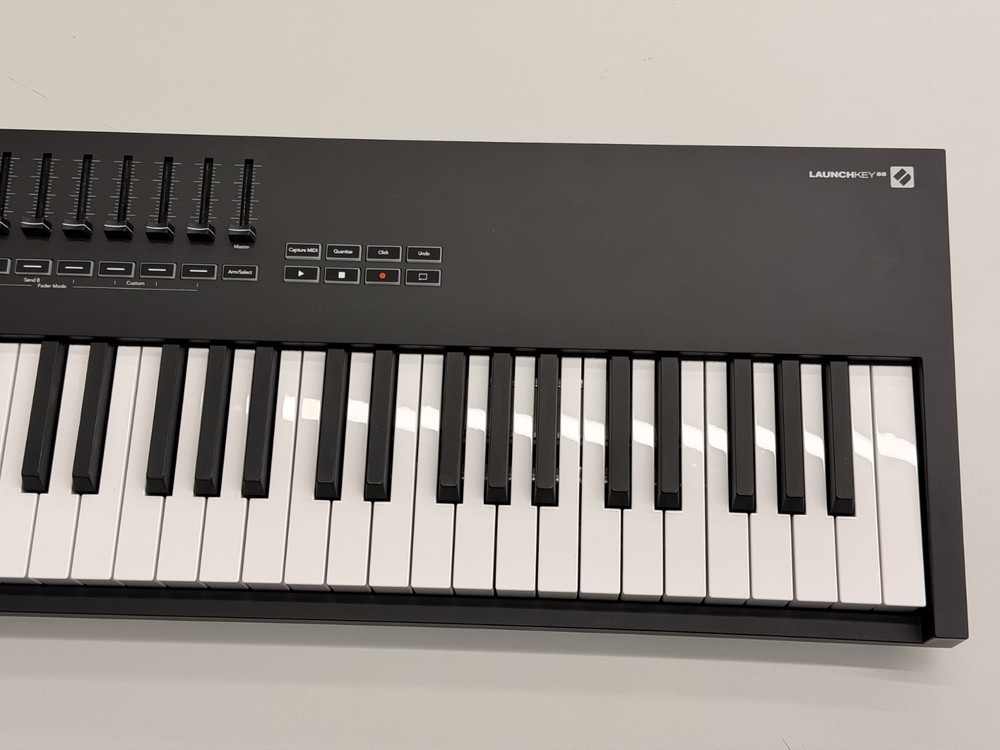 Novation Launchkey 88 [MK3] Keyboard Controller - IN BOX