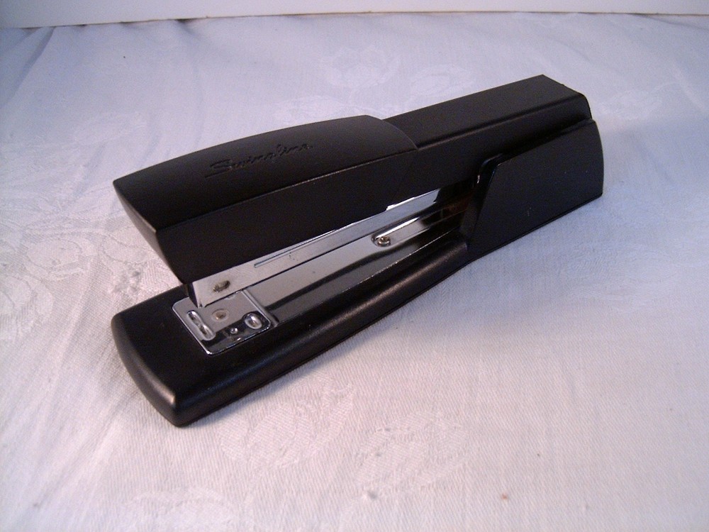 SWINGLINE MODEL 40xxx  STAPLER