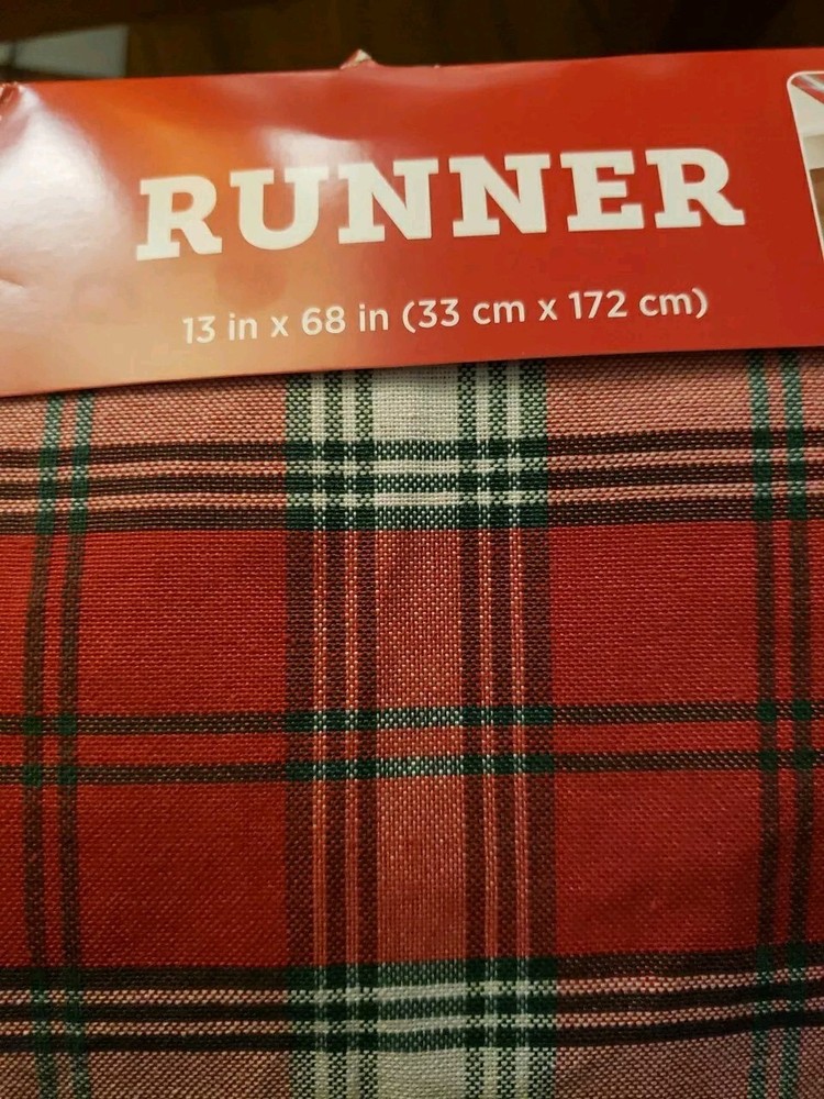 HOLIDAY STYLE "13"X68" TAPESTRY RUNNER Red Plaid