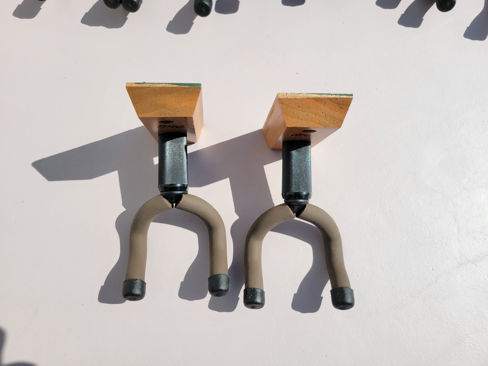 Lot of 10 String Swing CC01 Guitar Hanger Wall Mount Holder with Screws