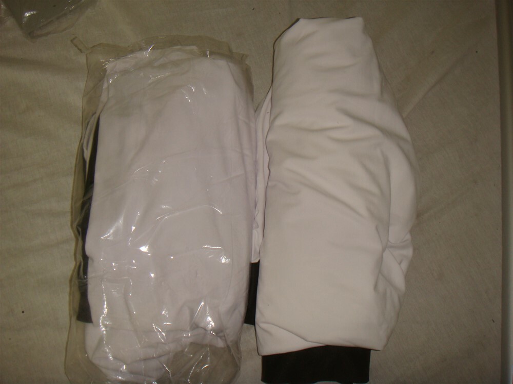 2 PORTABLE PROJECTOR SCREENS IN CASE 78"X 90" -READ!