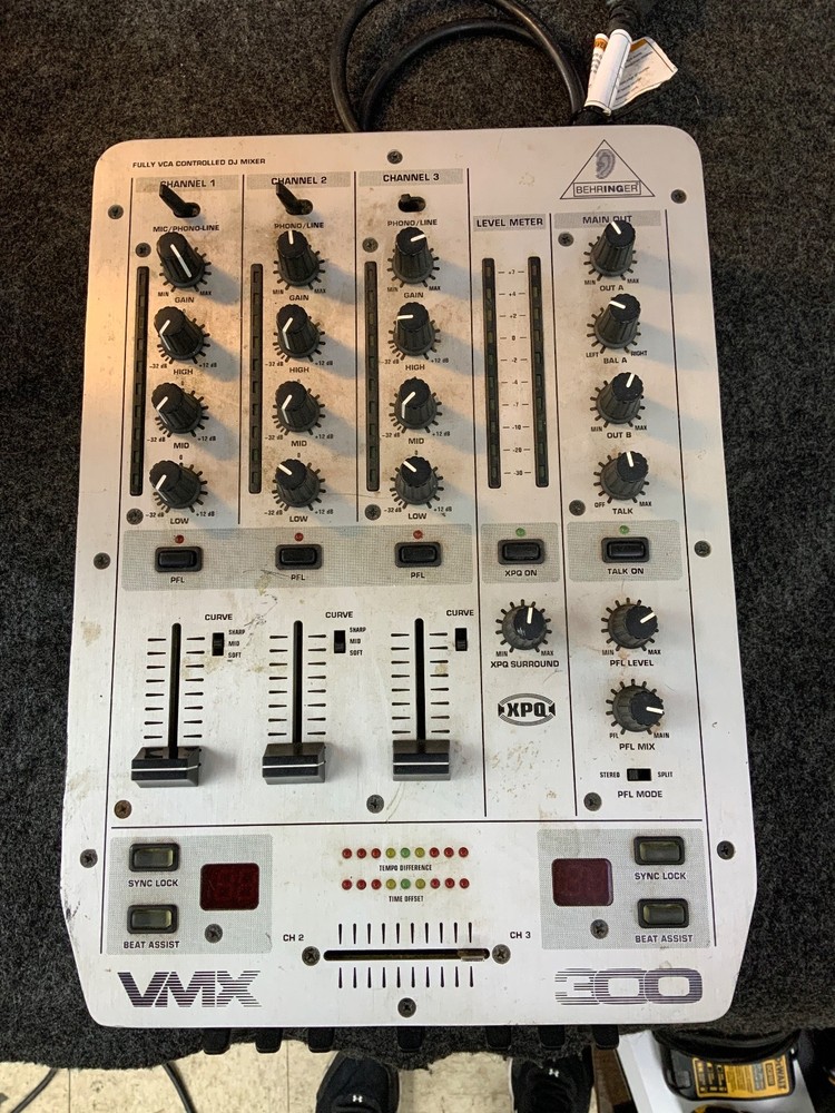 Behringer Model VMX-300 DJ 3 Channel Pro Mixer Missing Some Knobs