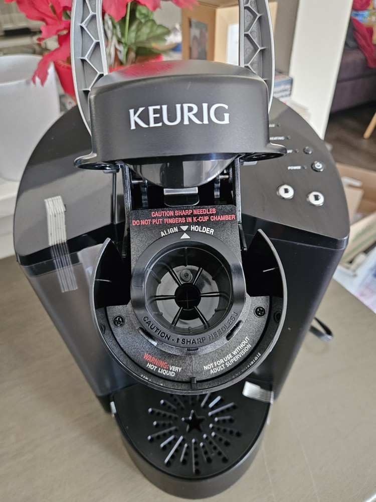 Keurig Single Cup Brewing System Coffee Maker Model B40 NOB