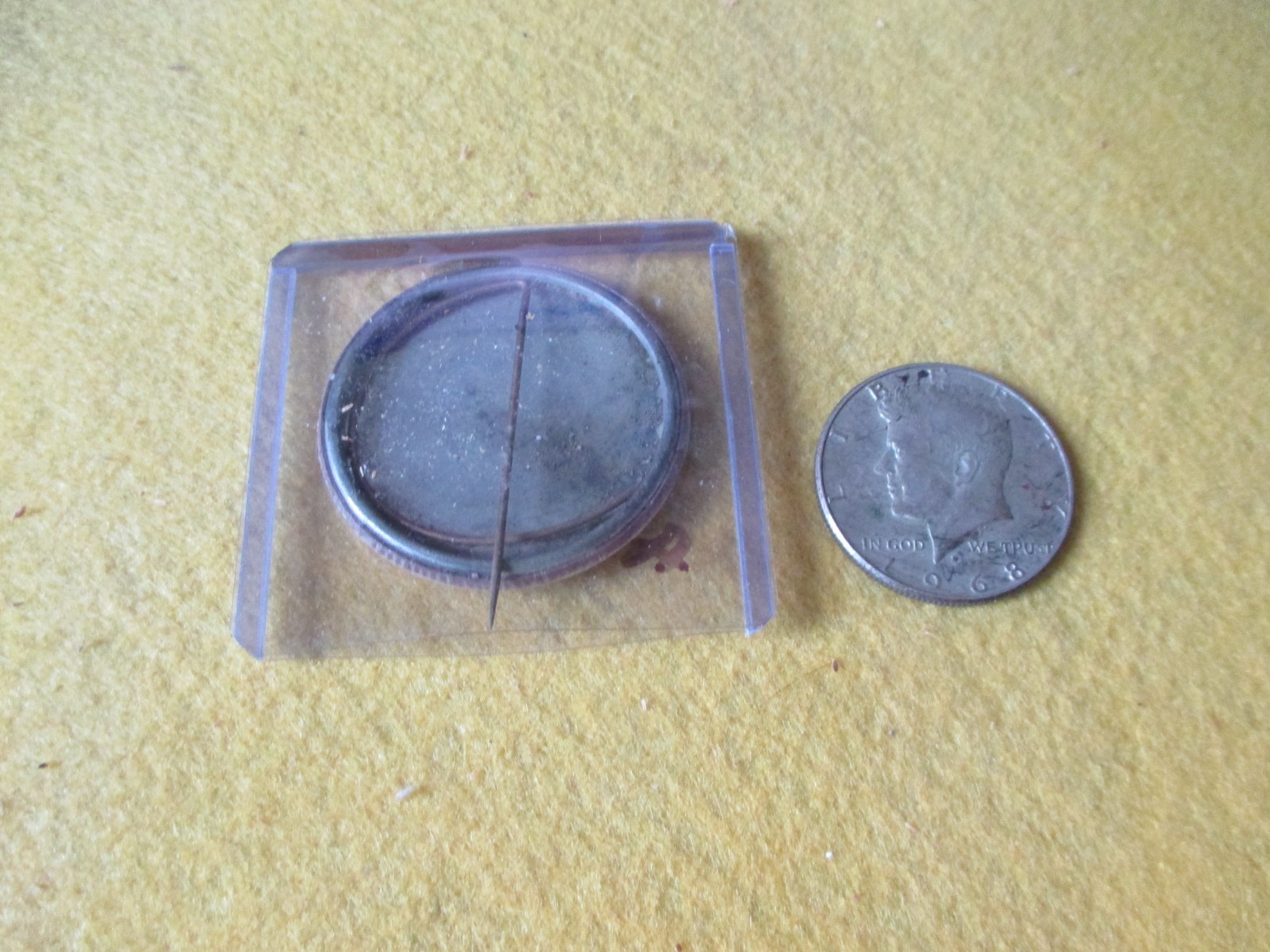 ORIGINAL WWII HOMEFRONT ANTI AXIS NAZI HUNTING LICENSE BUTTON (A)