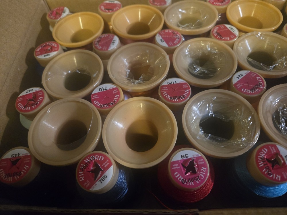 Polyester Embroidery Thread 800M, 80 Colors, 40WT