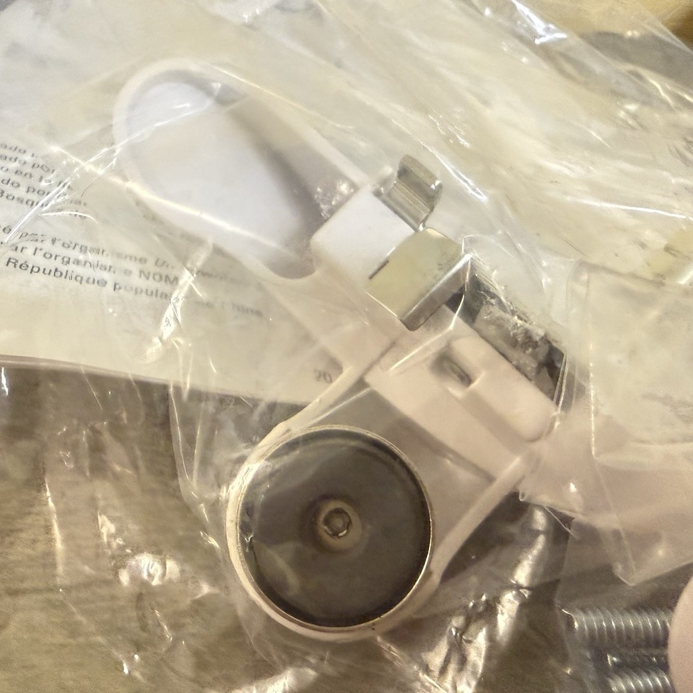 Black & Decker Spacemaker Can Opener # EC85 White
