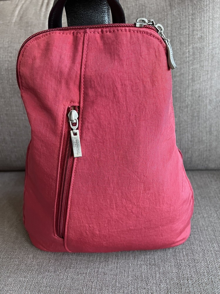 Baggallini Metro Convertible Backpack Nylon Rusty Red. Clean Inside/out