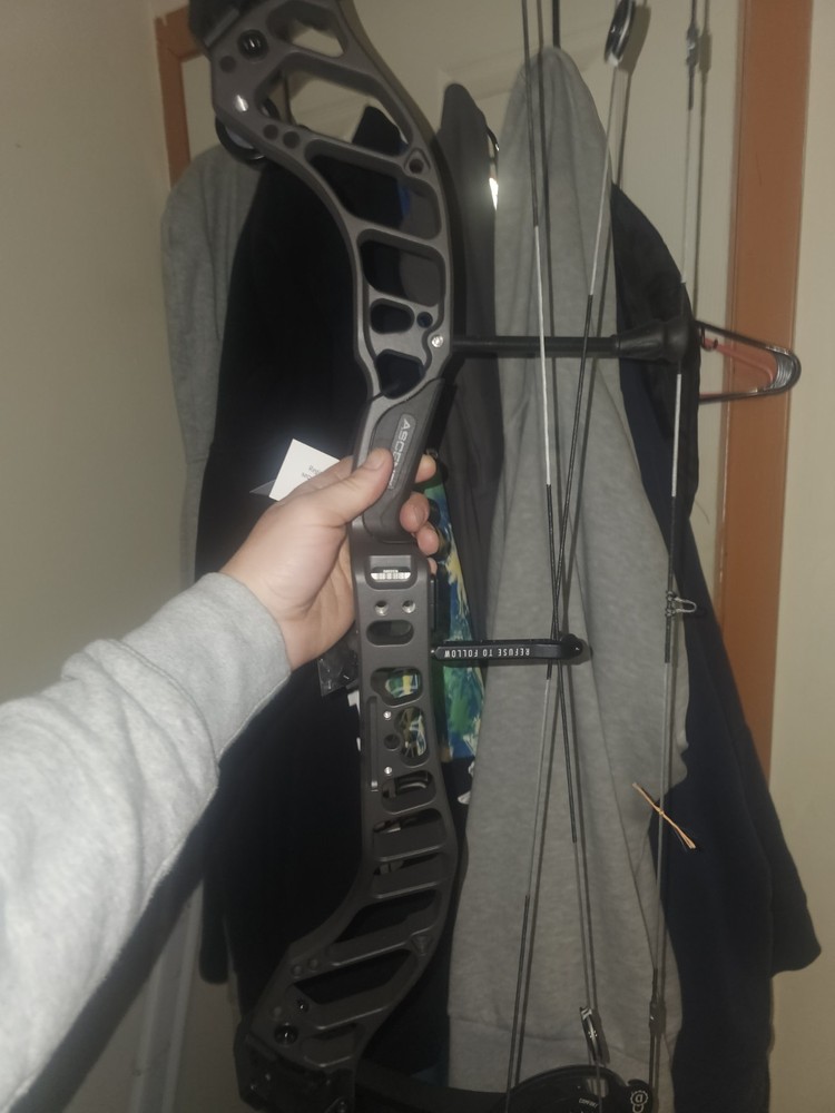 Bowtech Ascend RH 70LB Compound Bow