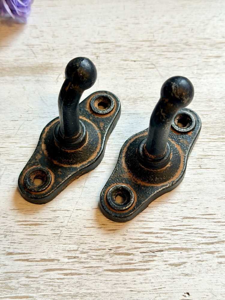 4 Antique Black Brown Cast Iron Rusted Wall-Mounted Hook with Rustic Finish
