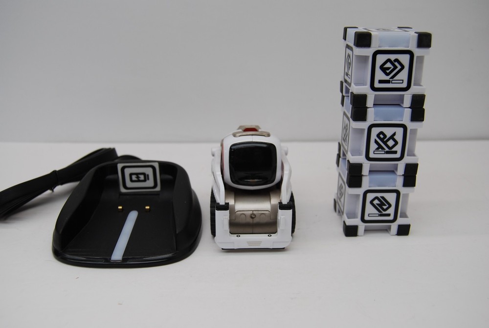 Anki Cozmo Robot  Charger, 3 Cubes
