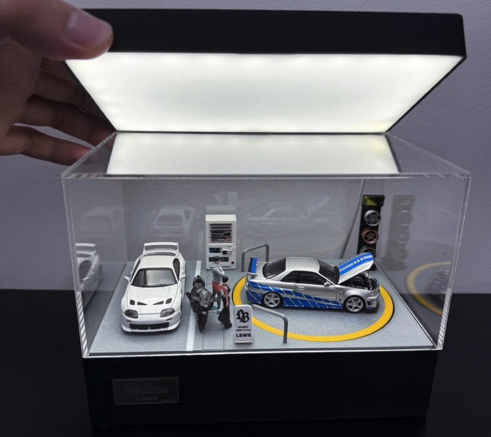 1:64 Scale Desktop Rotating Parking Diorama Display Model