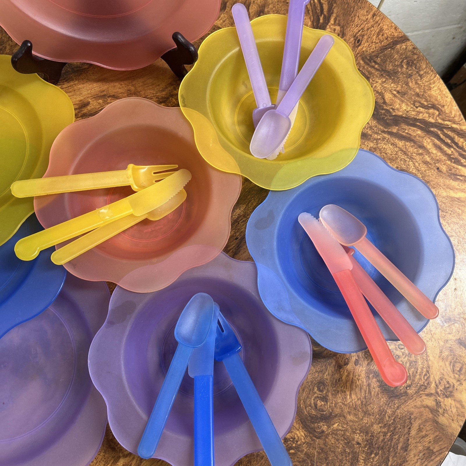 Vintage 1990s Outdoor Picnic Camping 20 Piece Tableware Set Reusable,Recyclable,