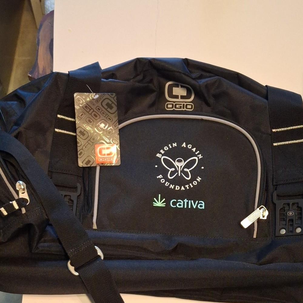 OGIO Begin Again Foundation Medium Black/Gray Duffel Zip Adjustable Strap Logo