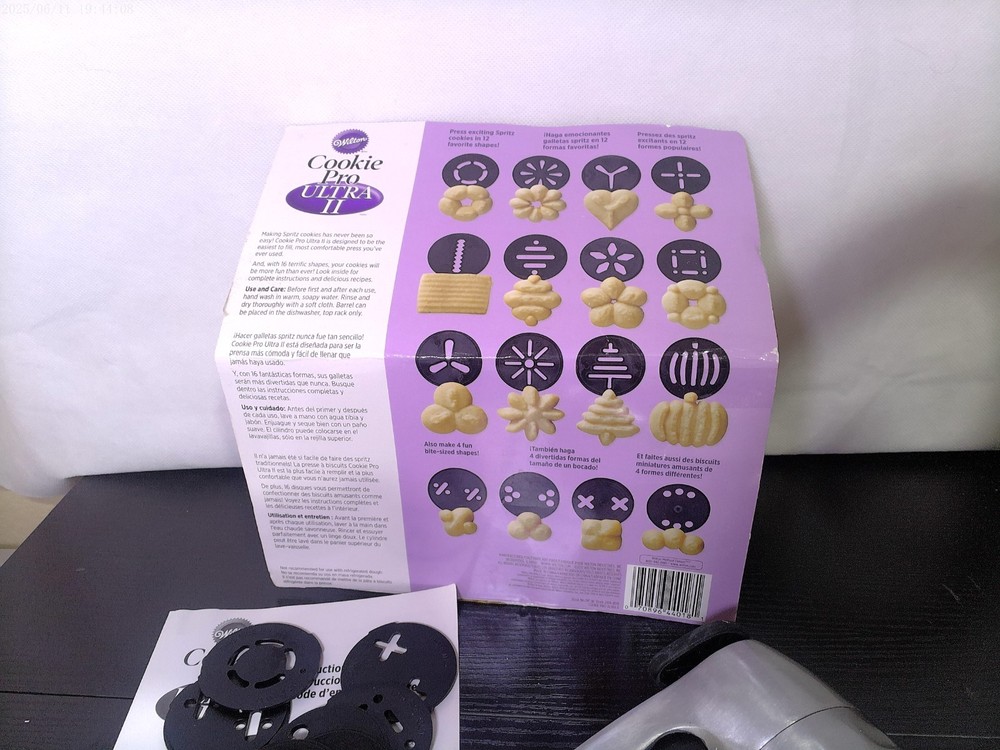 Wilton Cookie Pro Ultra II Soft-Grip Trigger Cookie Press Complete Set