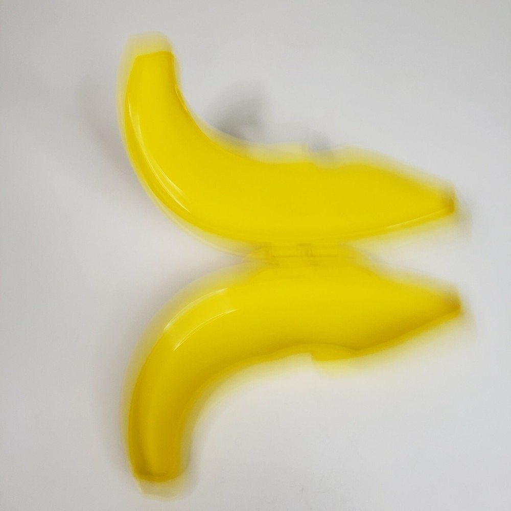 Tupperware Yellow 10” Hinged Banana Keeper Lunchbox