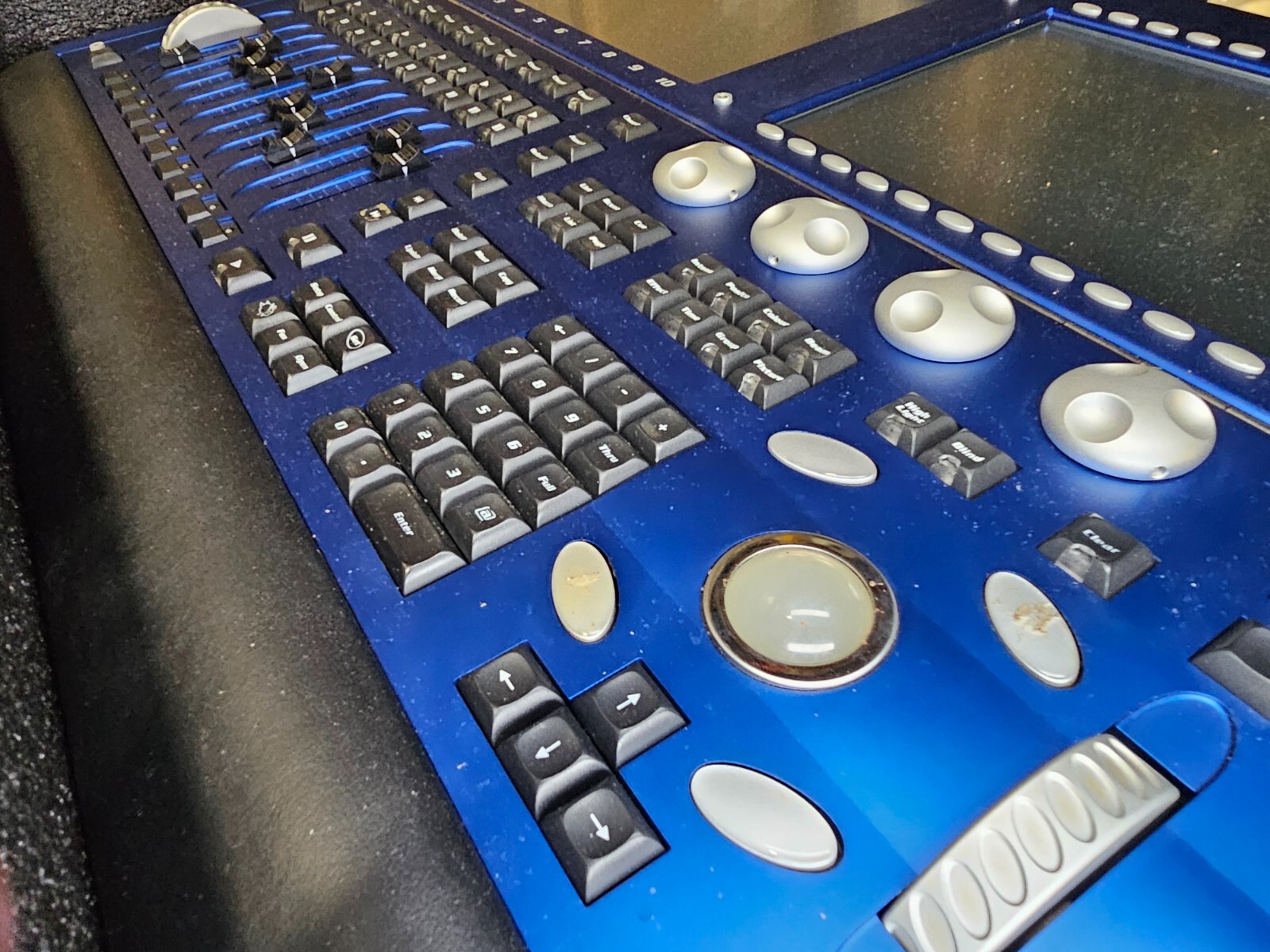 High End Systems Whole Hog III 3 Lighting Console controller w/ Deluxe Hard Case