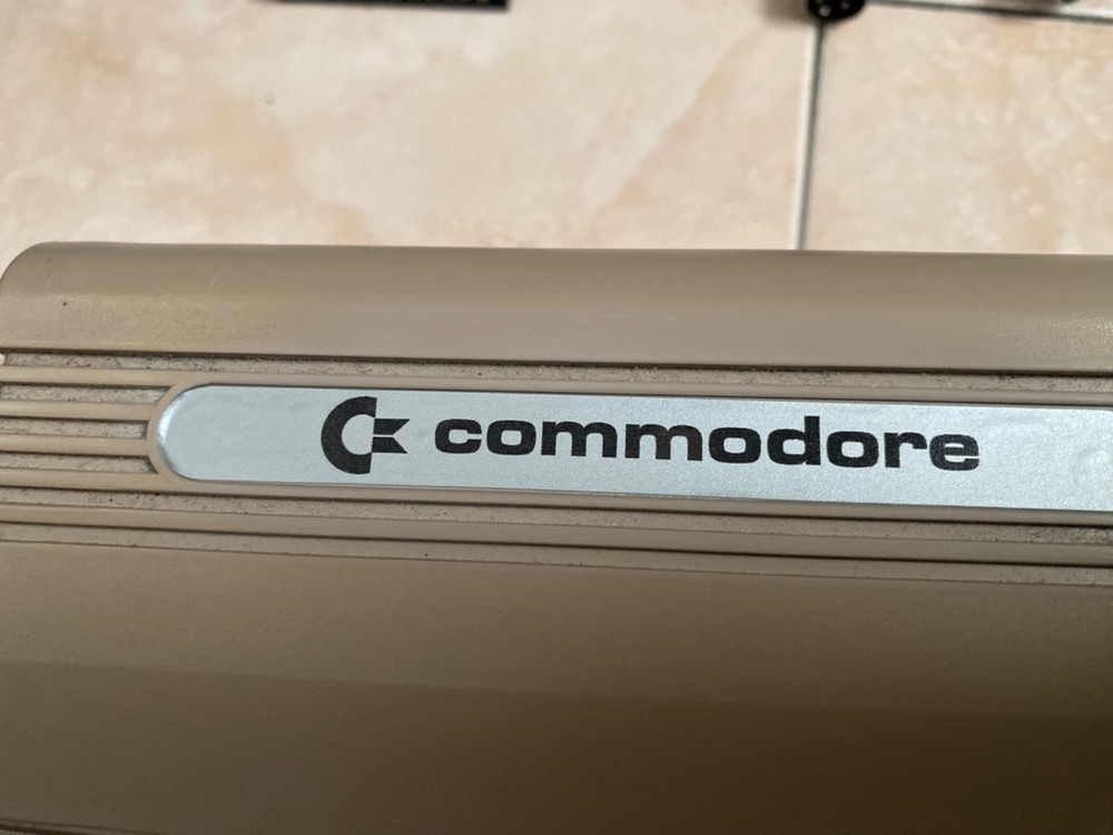 Commodore 64 Silver Label s/n WG C 4711