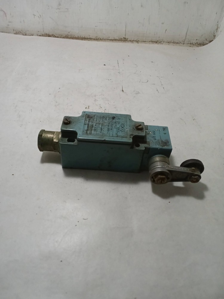 Telemecanique XCK-J Limit Switch (VT13)
