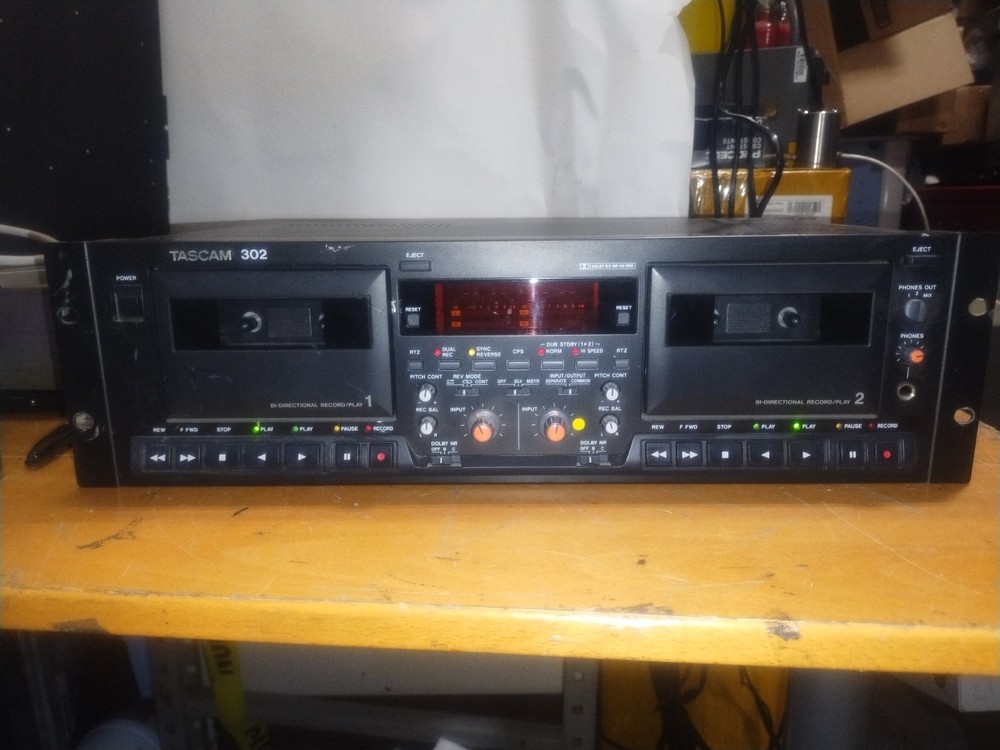 TEAC TASCAM 302 DOUBLE AUTO REVERSE PROFESSIONAL TAPE DECK.
