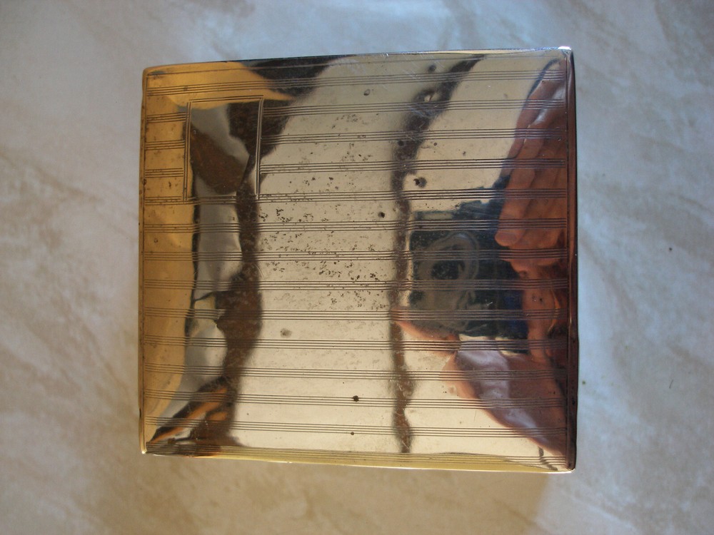 VINTAGE STERLING SILVER CIGARETTE BOX
