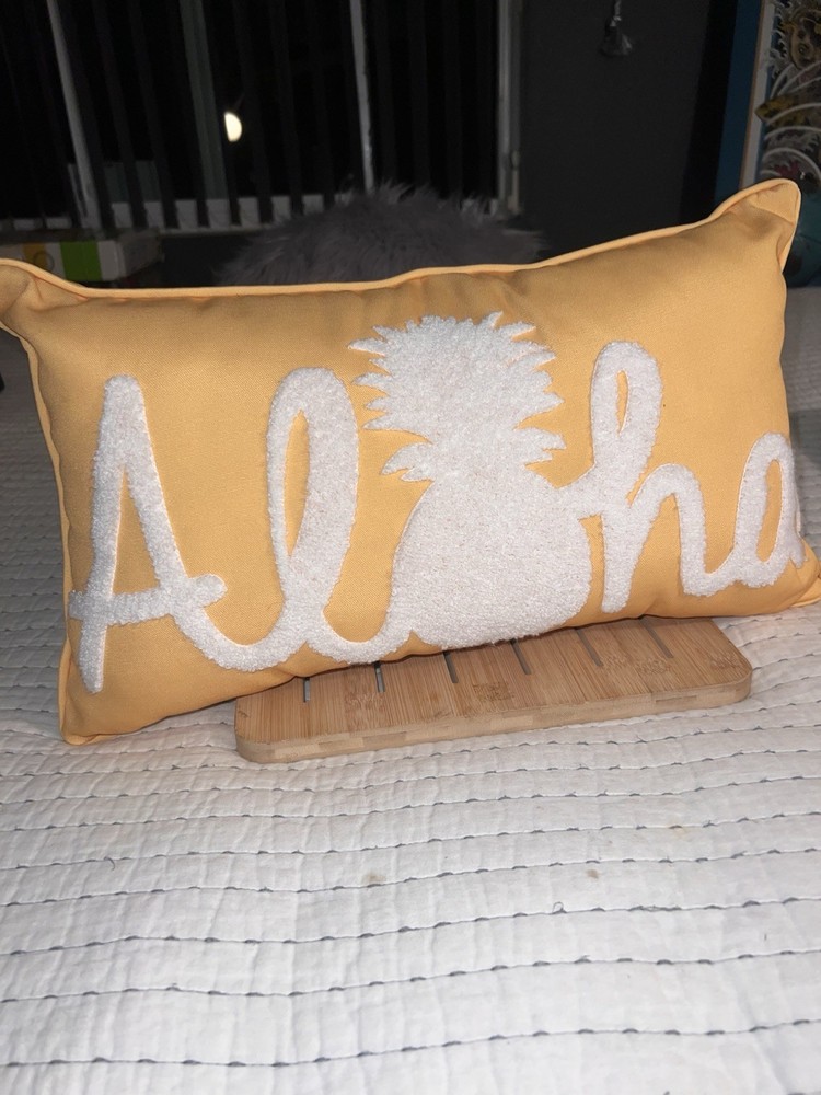 ALOHA GOLDEN PILLOW