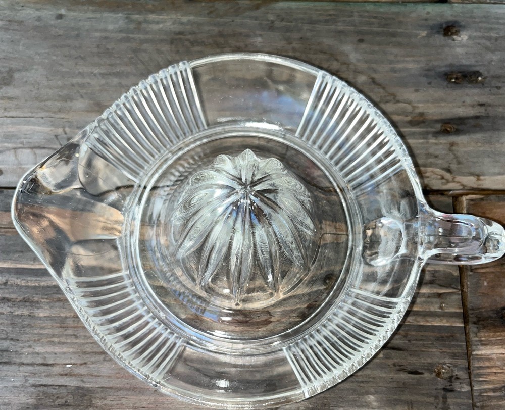Multi-Functional Glass Citrus Juicer: Efficient, Elegant, and Easy to Clean