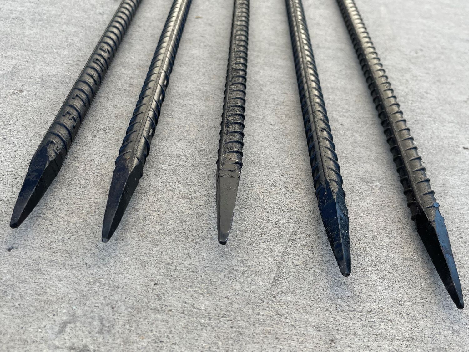 Sandbaggy 72" Steel Rebar Stakes with Nail Head - Garden Stakes (#4 Rebar)