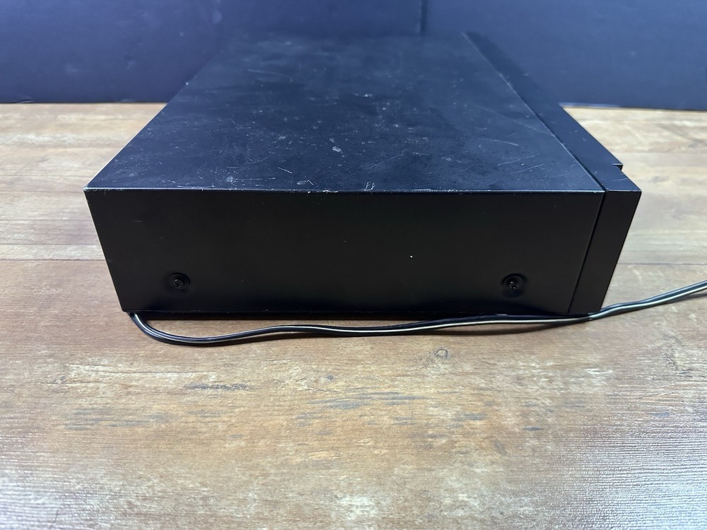 Marantz CD40 Compact Disc Player ***Parts READ