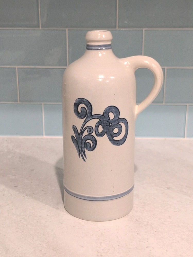 Vintage Stoneware Pfaltzgraff Yorktowne Pattern Tall Thin Jug 10' NICE💙
