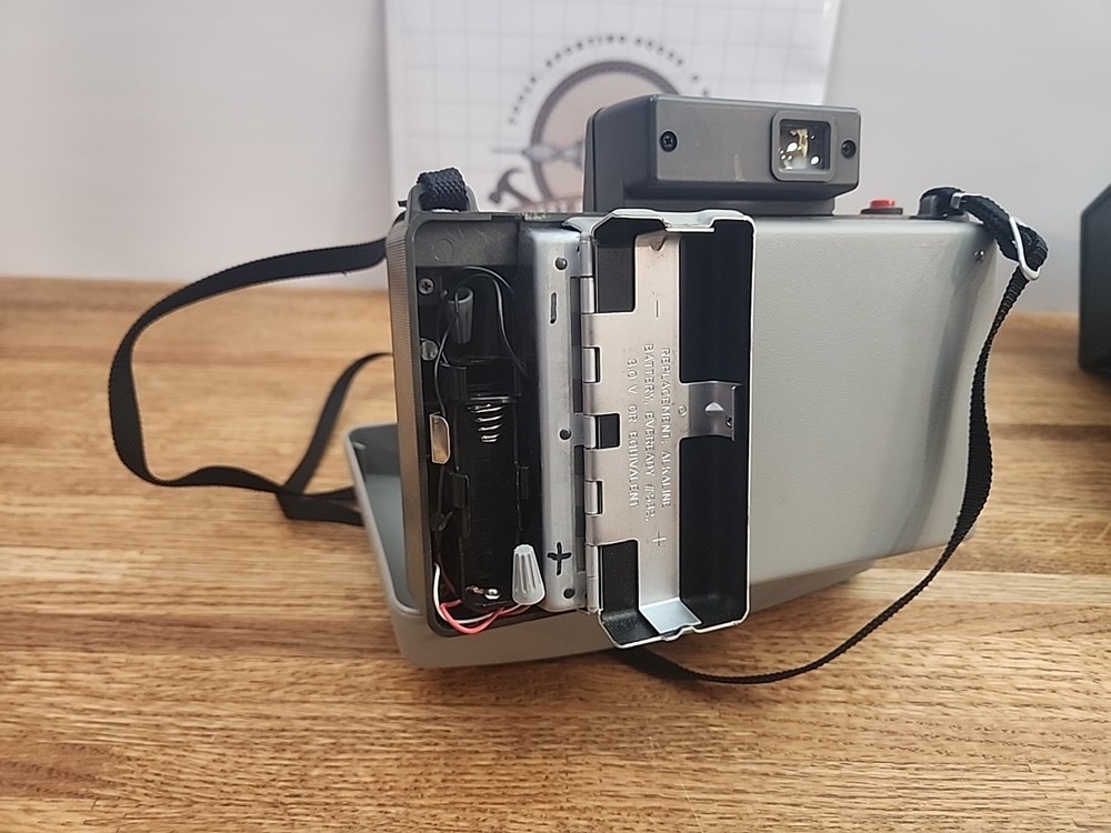 Vintage Polaroid Automatic 210 Land camera With Original Case