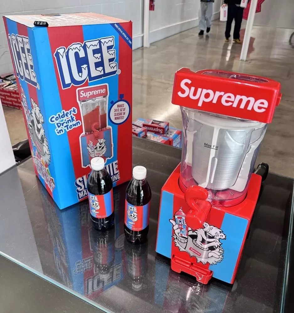 SUPREME ICEE SLUSHIE MAKING MACHINE - IN HANDS