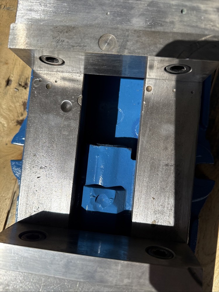 Kurt 6” Precision Machine Vise Model D60 (av13