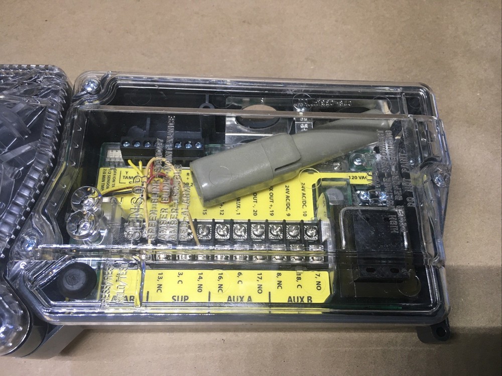 SYSTEM SENSOR D4120 Duct Detector Unit Tested Working