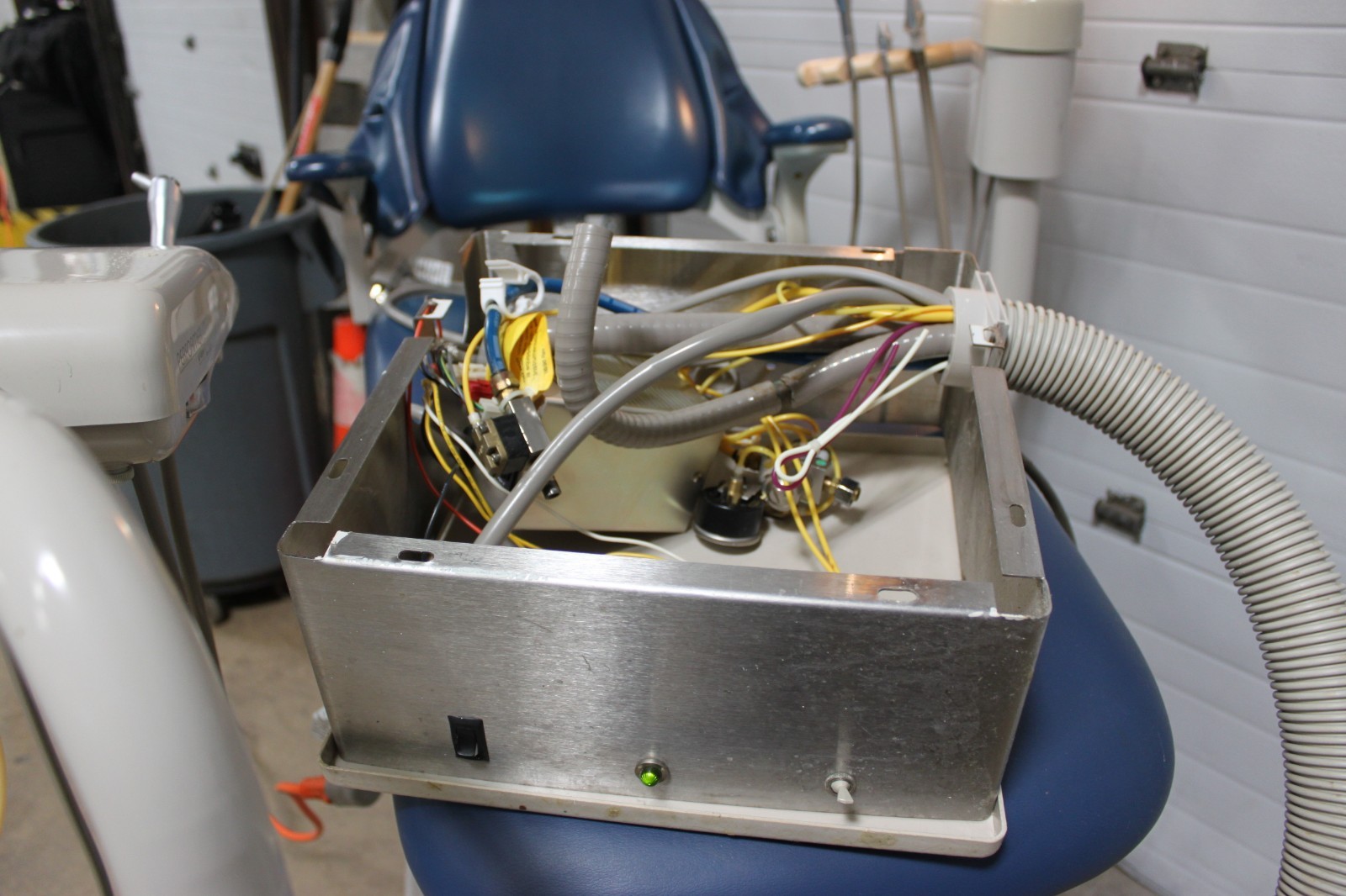 Adec Dental Patient Proma Exam Procedure Chair Unit & Light. Pls see the picture