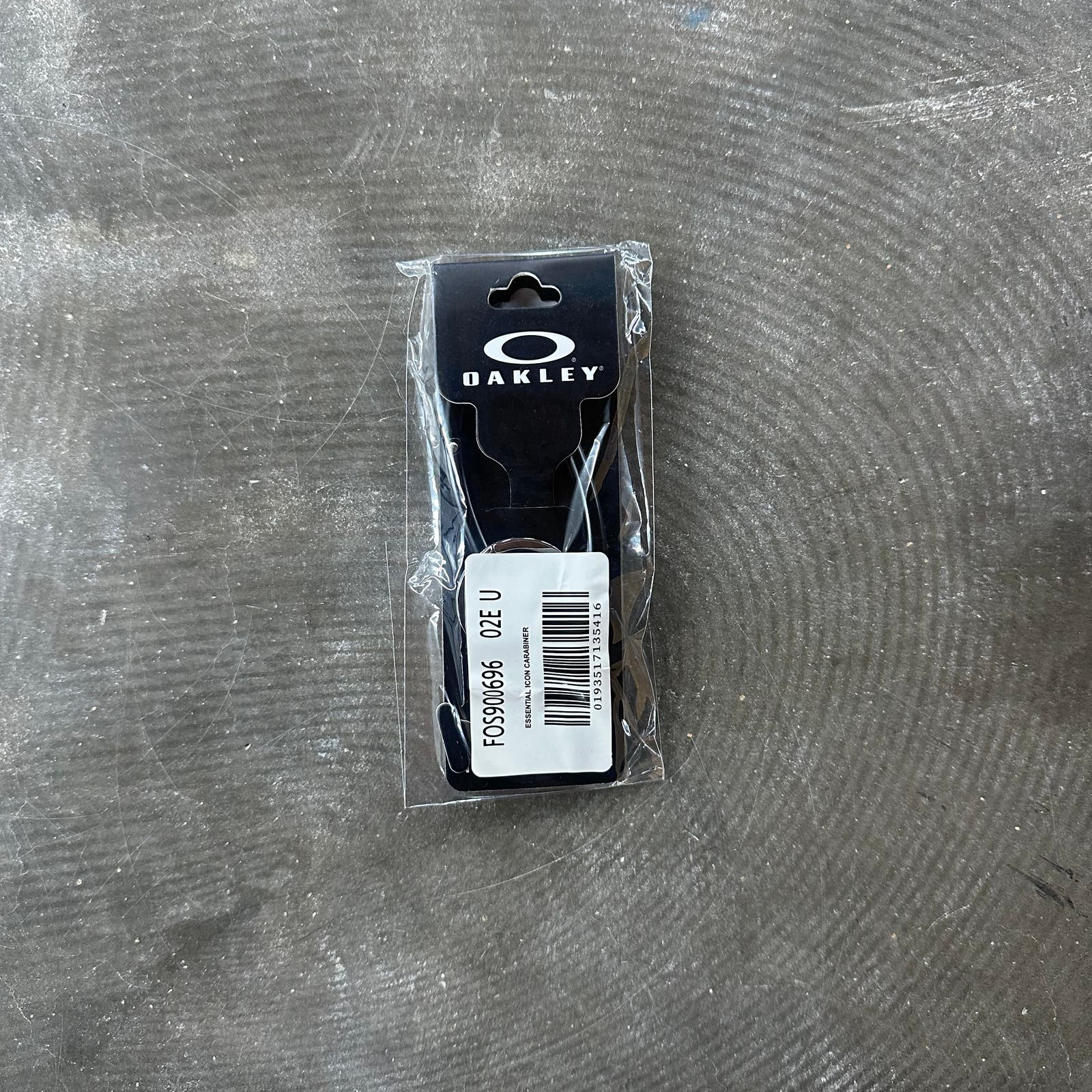 Oakley Essential Icon Carabiner Unisex Keychain 3.6in Black - Japan Exclusive