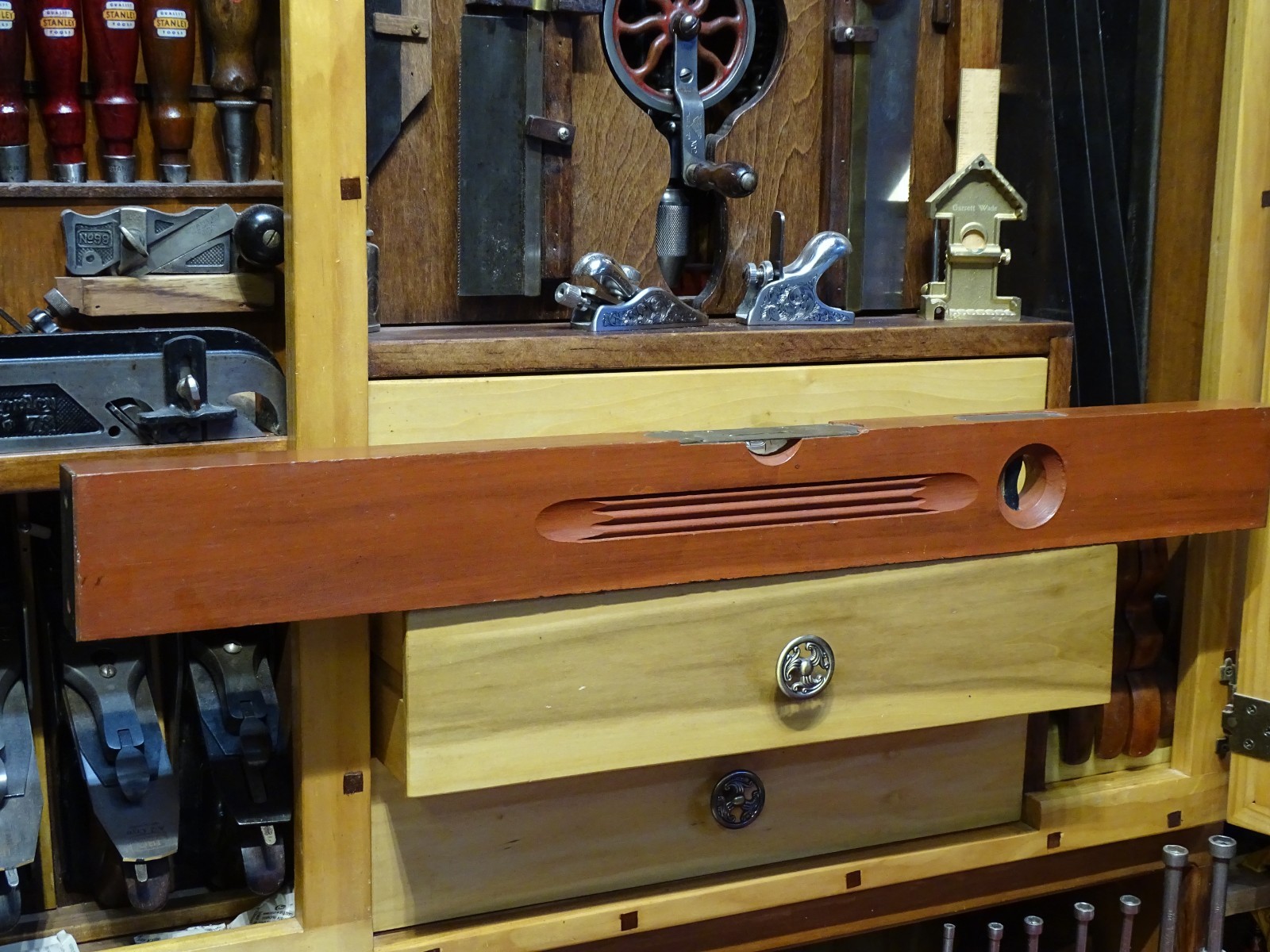 Disston 28" Plumb and Level No. 16 Adjustable, Original Finish, Paper Label