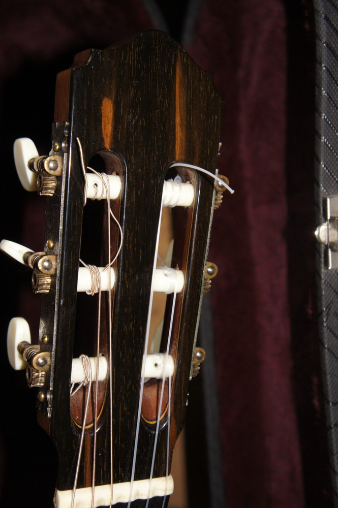 Petersen classical guitar 1970s