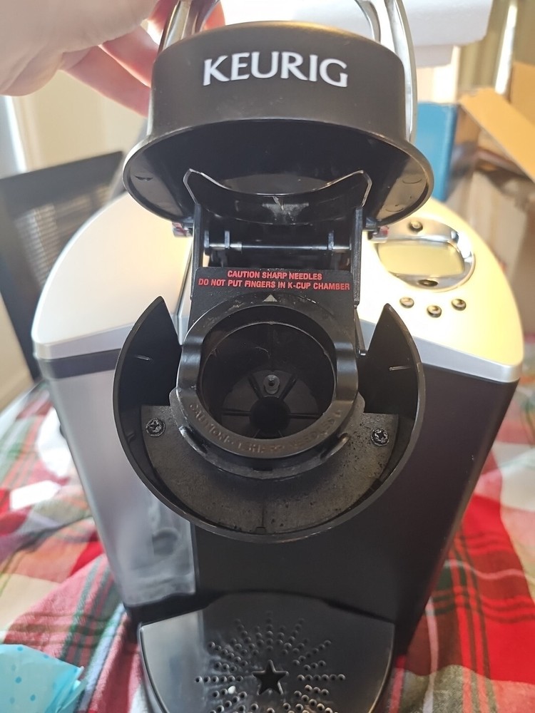 Keurig B60 Special Edition Single Cup Brewing System Coffee Maker Black Silver