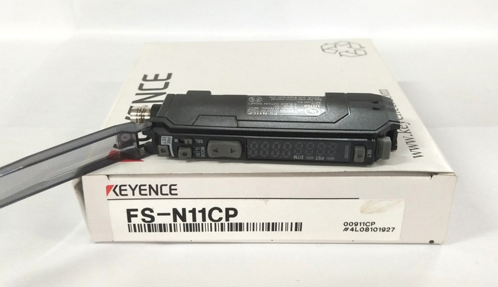 KEYENCE FS-N11CP Digital Display Fiber Amplifier Sensor New