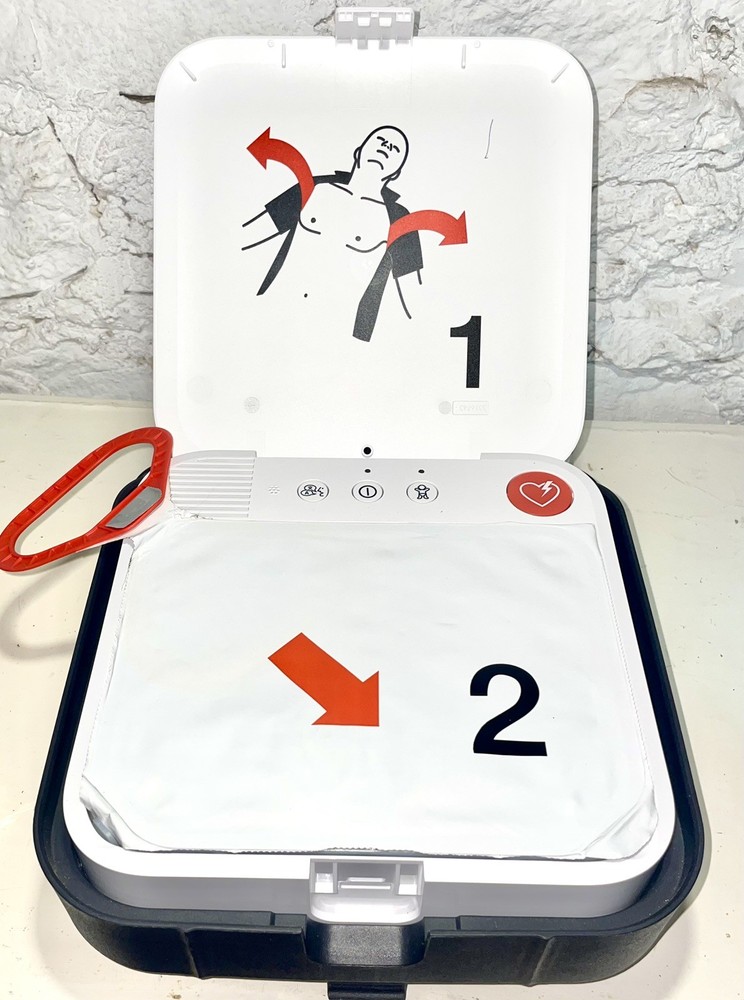 LIFEPAK CR2 Essential - Fully Automatic Defib - Portable Bundle - AED