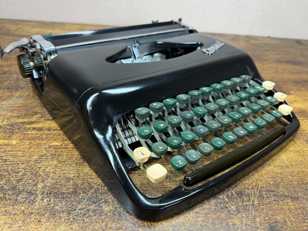 Serviced 1960 Consul 232 Vintage Ultra-Portable Typewriter