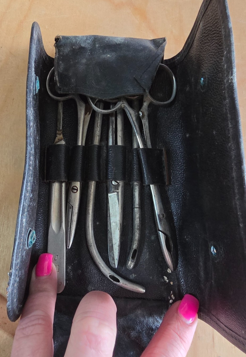 ANTIQUE SURGICAL INSTRUMENTS IN ORIGINAL LEATHER CASE J.F. Hartz Co???