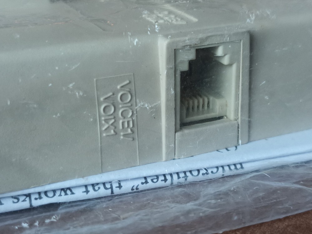 Corning Tool less Wall-mount Distributed DSL Microfilter/Phone Outlet