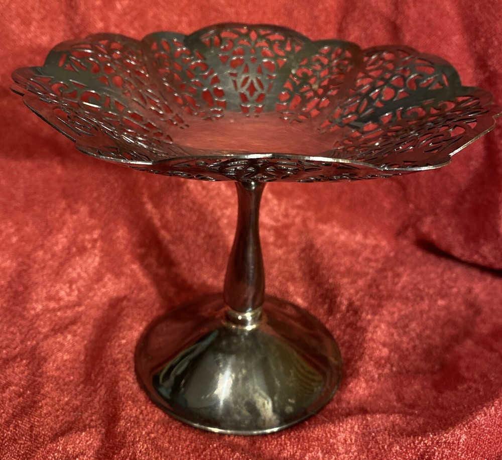 VTG INTERNATIONAL SILVER CO. SILVERPLATED LOVELACE NUT DISH