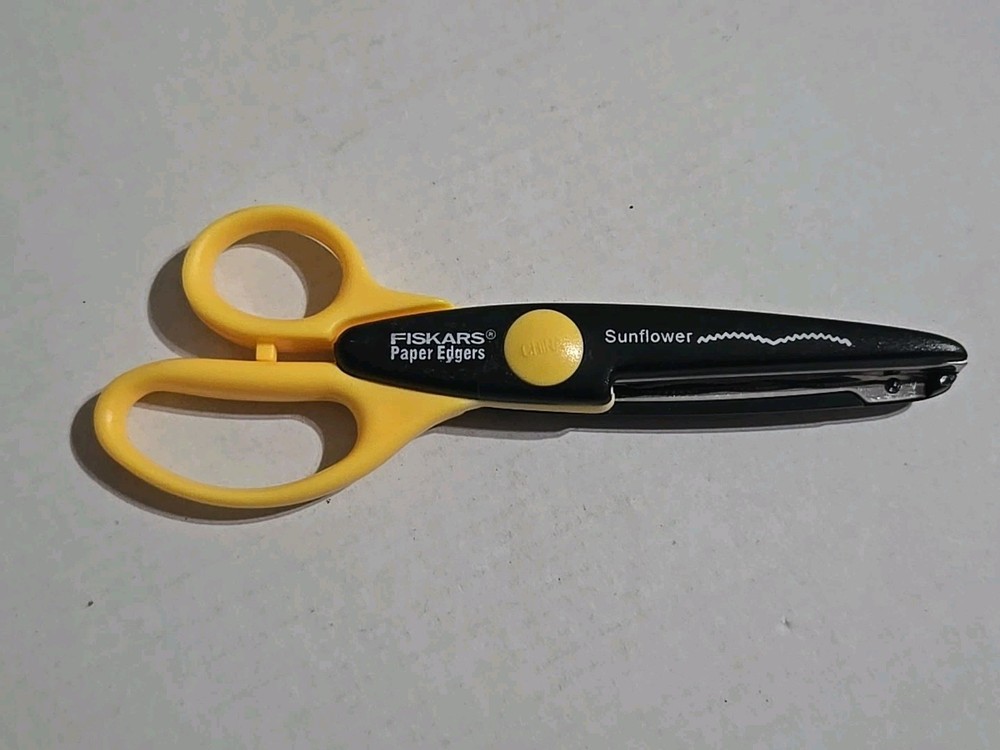 Fiskars Paper Edgers Scissors - Sunflower