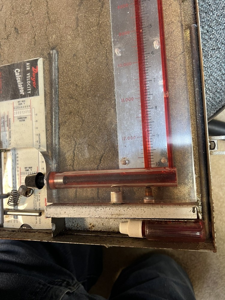 Dwyer Model 400 / 10 Air Velocity Meter