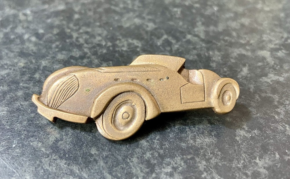 HEALEY SILVERSTONE PIN BADGE. HAND MADE.