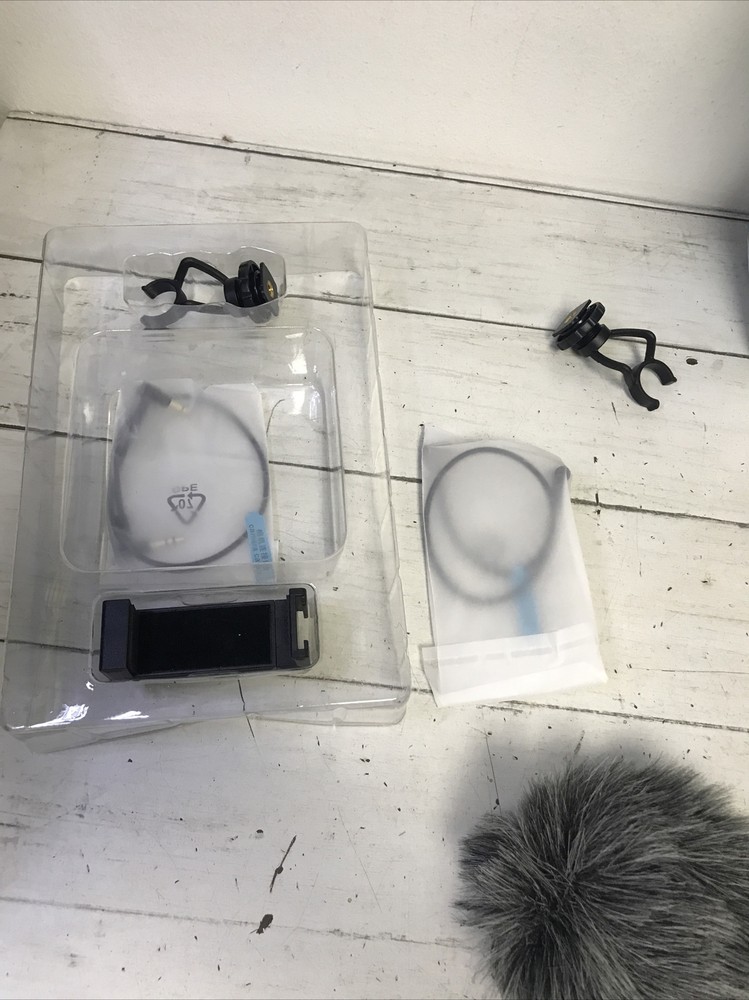 FLASHOOT Vlogging Kit Phone Video Kit Accessories: Phone Tripod, mic, light