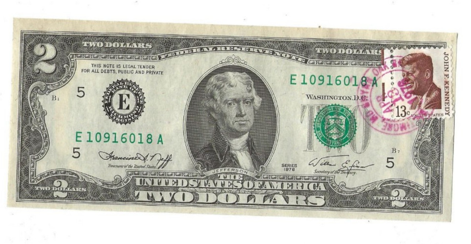1976 uncirculated 2 dollar bill first day of issue (April 13, 1976).